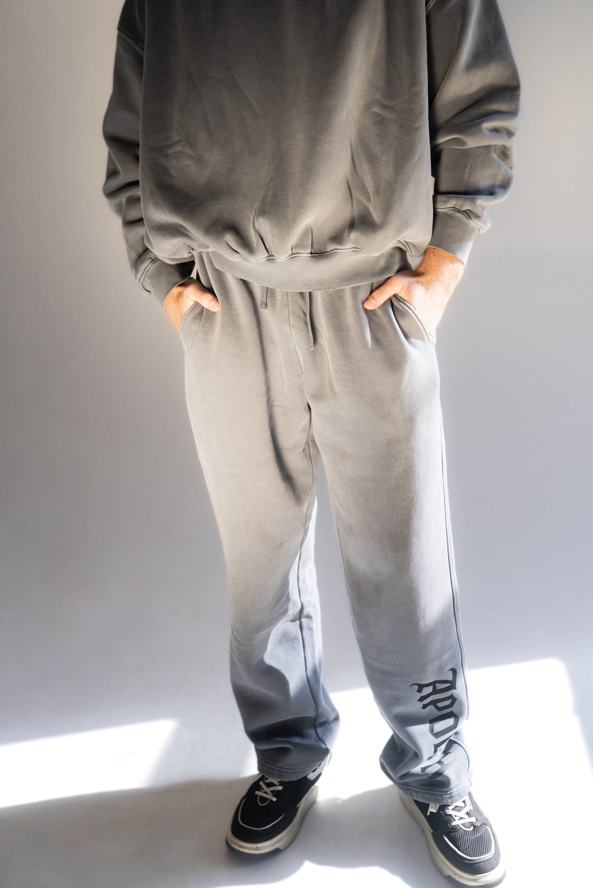 Apolyth Jogger - close-up - Apolyth gothic athleisure